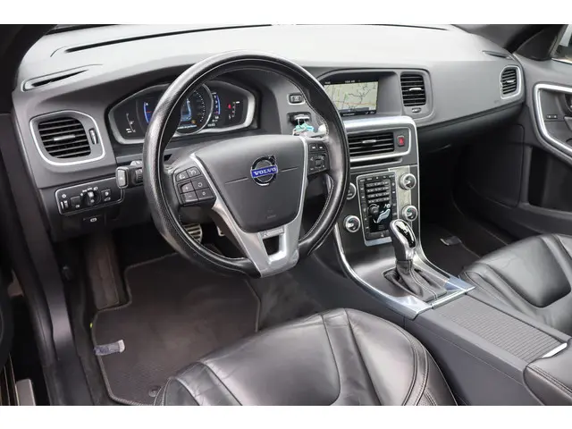 Volvo S60 2.0 D4 R-Design 2015 Diesel 6