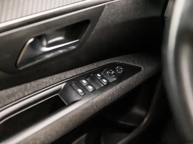 Peugeot 5008 1.2 PureTech Sport 7 Persoons 2019 Benzine 22