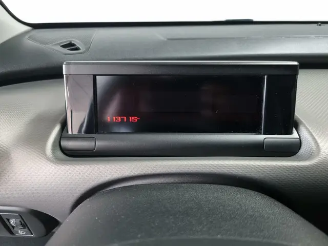Citroën C4 Cactus 1.2 VTi Shine / Trekhaak 2015 Benzine 24