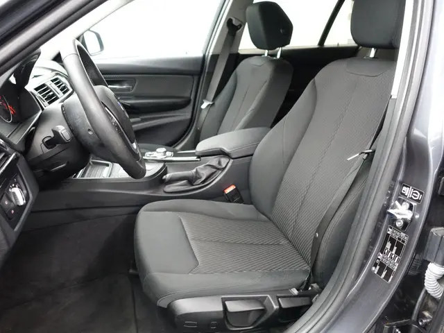 BMW 3 Serie 328i High Executive Aut- 2013 Benzine 23