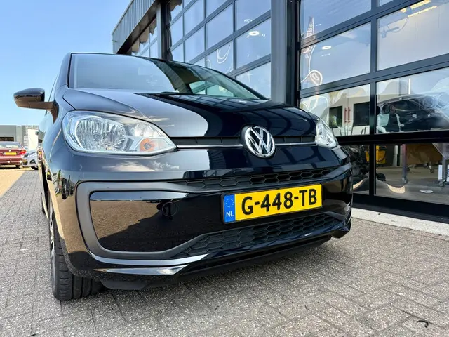 Volkswagen up! 1.0 BMT move up! 2019 Benzine 15