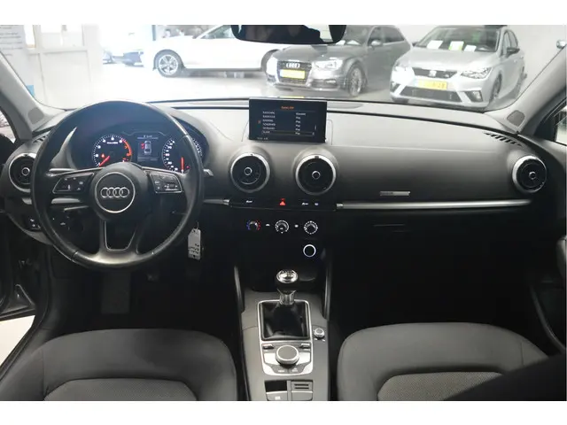 Audi A3 Limousine 1.5 TFSI CoD 2017 Benzine 12