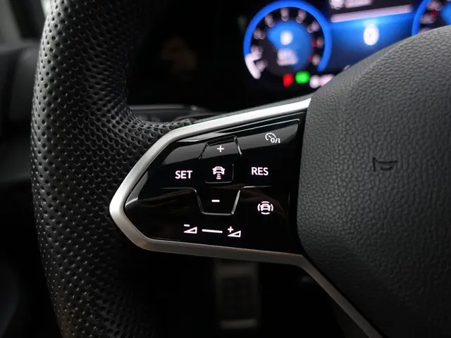 Volkswagen Golf 1.5 eTSI R Line Aut- 2020 Hybride Benzine 19