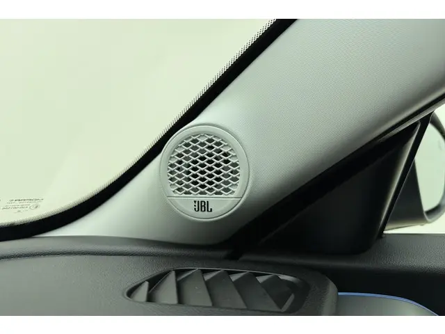 Jeep Avenger 1.2 e-Hybrid Summit 2025 Hybride Benzine 32