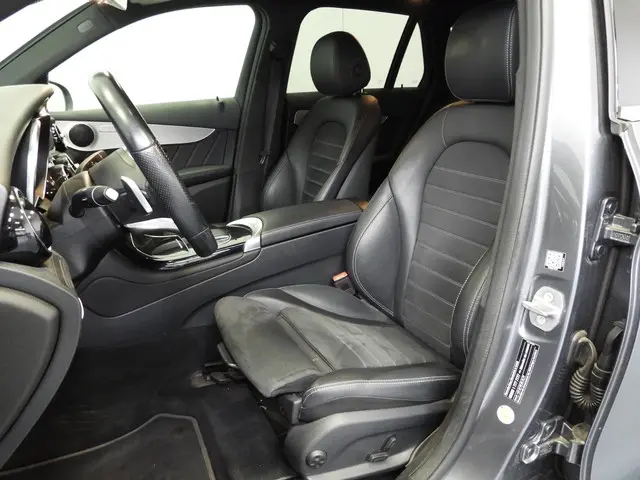 Mercedes-Benz GLC 300e 4MATIC AMG 2021 Hybride Benzine 26