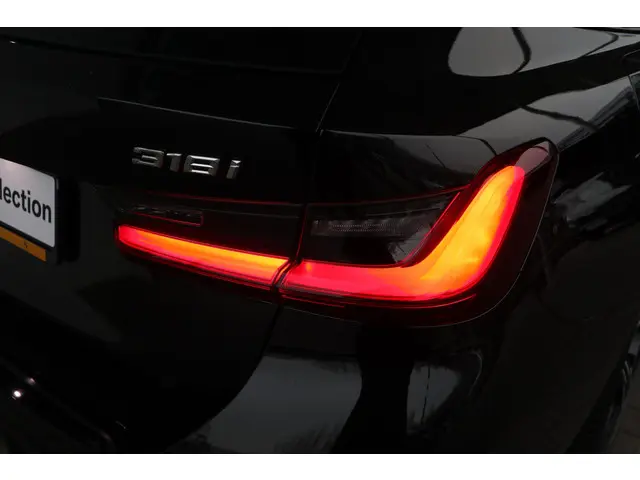 BMW 3 Serie Touring 318i 2024 Benzine 9