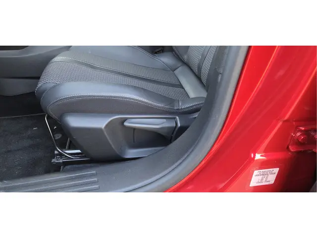 Peugeot 2008 1.2 PureTech GT Pack 2021 Benzine 23