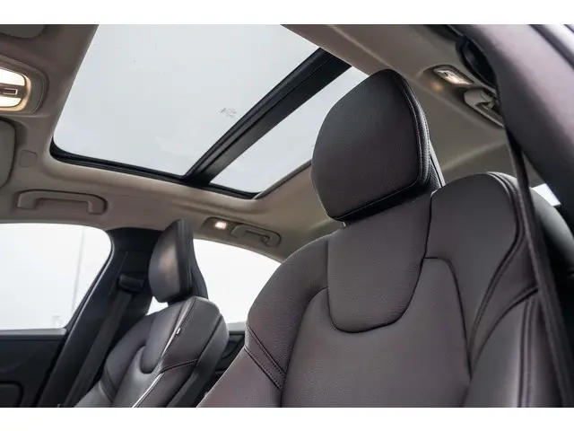 Volvo S60 B4 Ultimate Dark 2023 Benzine 9