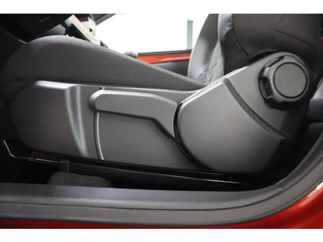 Toyota Aygo X 1.0 VVT-i MT Envy, 2025 Benzine 9