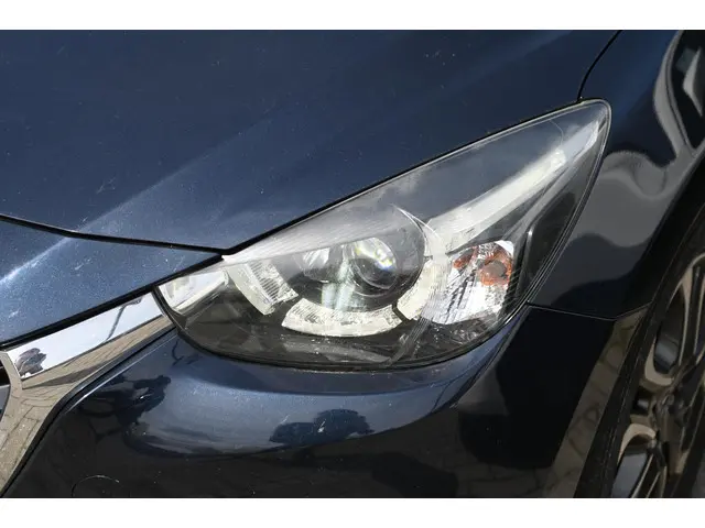 Mazda 2 3