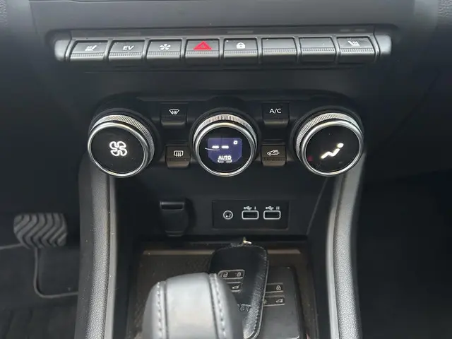 Mitsubishi ASX 1.6 PHEV AT Instyle 2023 Hybride Benzine 17
