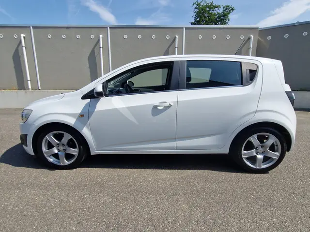 Chevrolet Aveo 1.4 LTZ 2012 Benzine 2