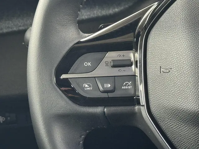 Peugeot 408 1.6 HYbrid GT 180 EAT8 2023 Hybride Benzine 27