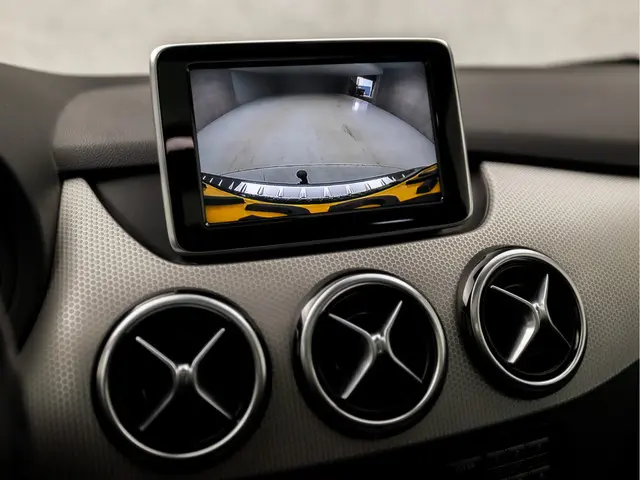 Mercedes-Benz B-Klasse 200 AMG Sport 2013 Benzine 16