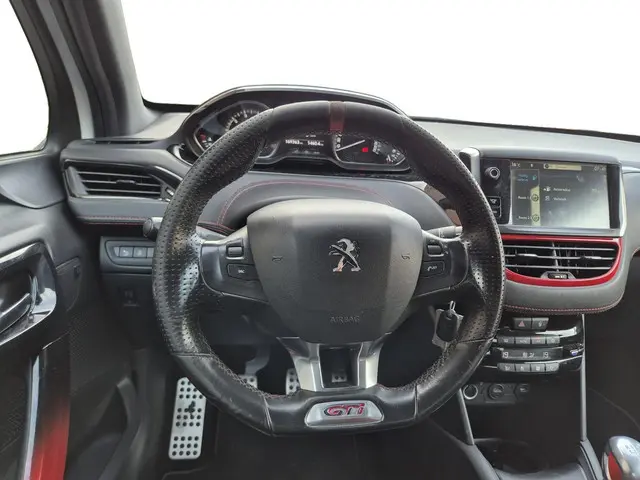 Peugeot 208 1.6 THP GTi 2013 Benzine 11