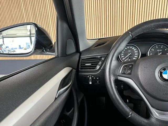 BMW X1 sDrive20i Executive 2015 Benzine 11