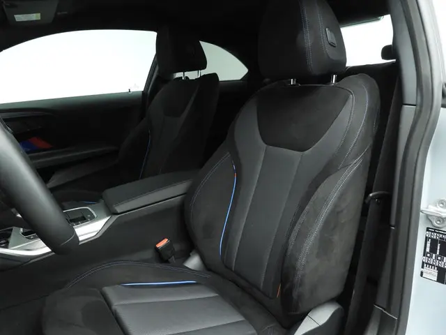 BMW 2 Serie Coupé 218i 2025 Benzine 8