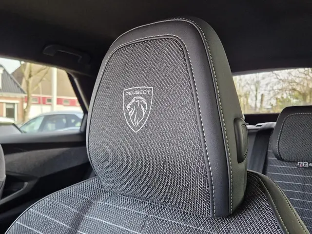 Peugeot 3008 1.2 Hybrid 145 GT 2025 Hybride Benzine 29