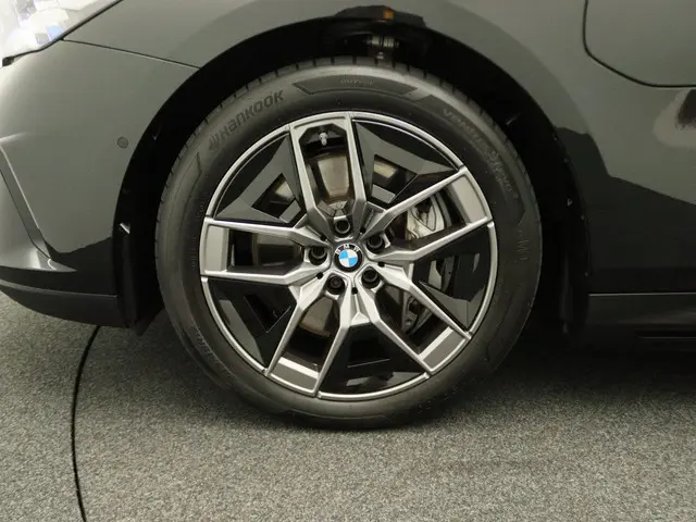 BMW 5 Serie Touring 550e xDrive 2025 Hybride Benzine 8