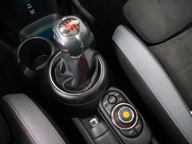 MINI 5-Deurs Cooper Dalston Edition 2021 Benzine 21