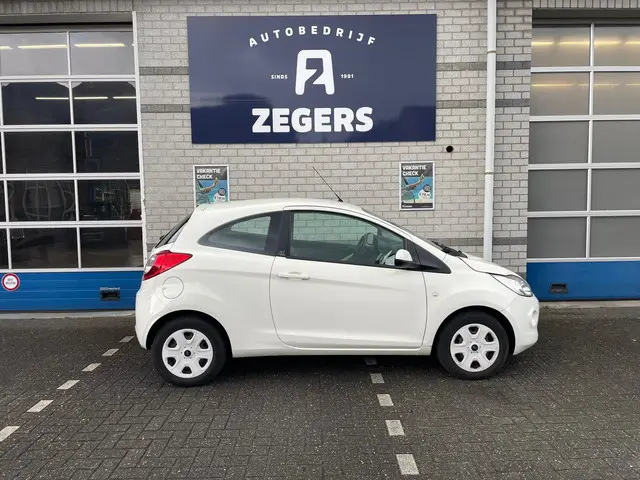 Ford Ka 1.2 Champions Edition start/stop 2013 Benzine 8