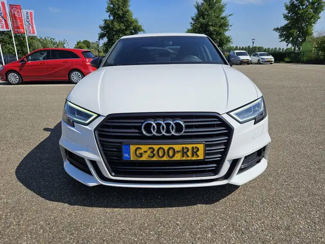Audi A3 Limousine 40 TFSI S-line 2019 Benzine 6