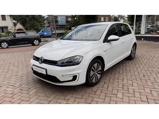 Volkswagen e-Golf 3