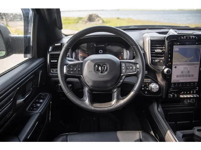 Dodge Ram 1500 5.7 V8 4x4 Crew Cab Limited 2024 Benzine 72
