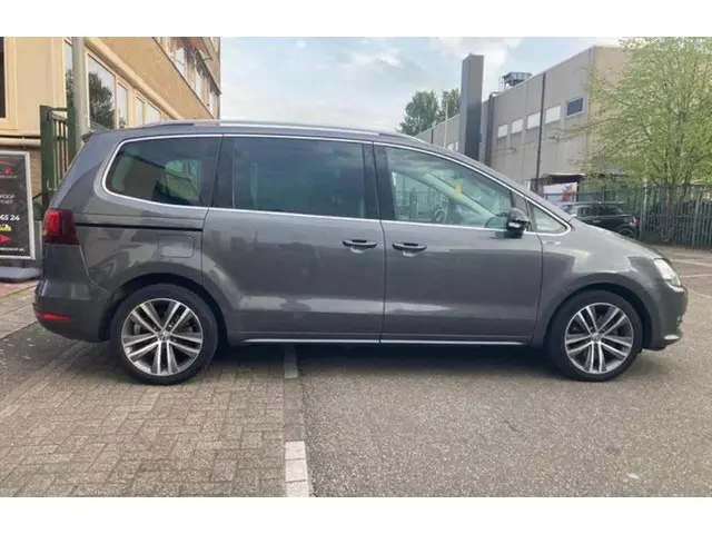 Volkswagen Sharan 1.4 TSI DSG Highline 7 Zit 2016 Benzine 7