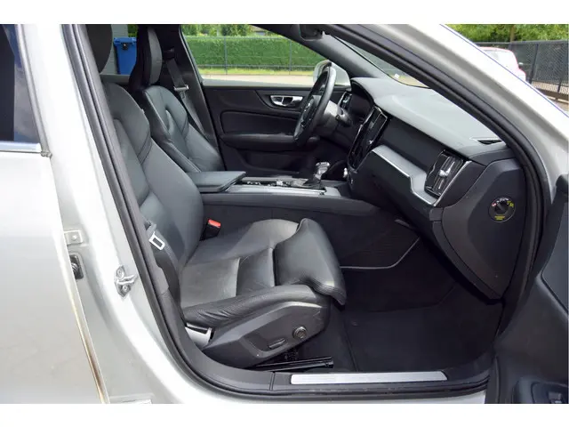 Volvo V60 2.0 T4 R-Design Automaat 2020 Benzine 18