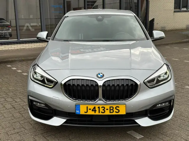 BMW 1 Serie 118i Executive Edition 2020 Benzine 12
