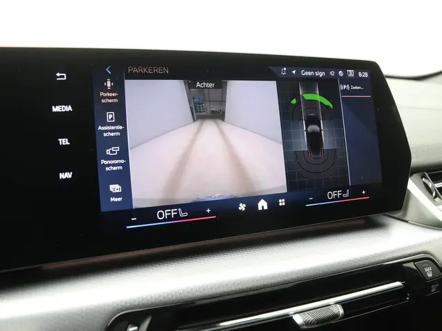 BMW iX2 eDrive20 65kWh 2024 Elektrisch 26