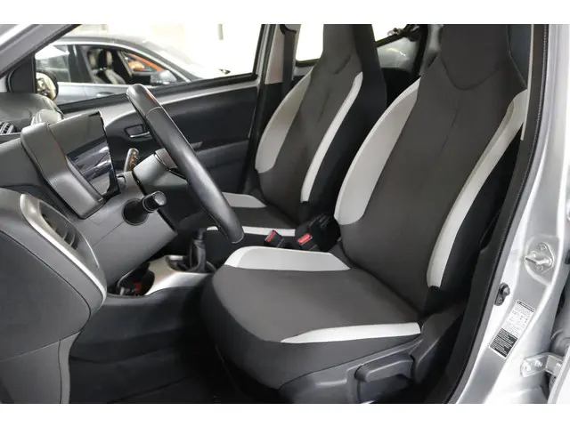 Toyota Aygo 1.0 VVT-i x-play 2017 Benzine 5