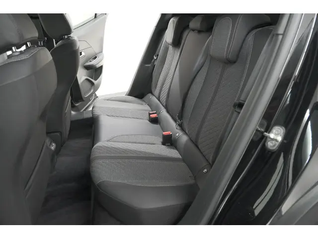 Peugeot 2008 PureTech 130 EAT8 Allure 2024 Benzine 30