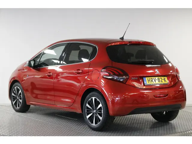 Peugeot 208 1.2 PureTech Tech Edition 110 PK. 2019 Benzine 9