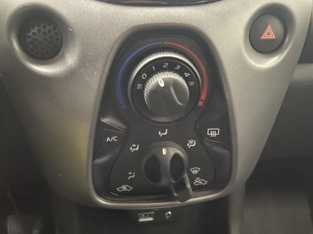 Toyota Aygo 1.0 VVT-i x-play 2021 Benzine 17