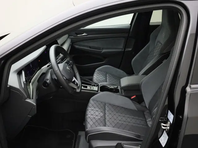 Volkswagen Golf 1.5 eTSI 130pk DSG R-Line 2024 Benzine 14