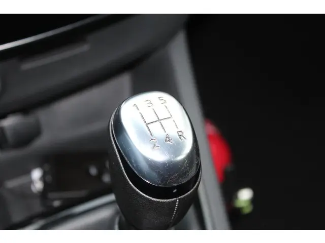 Renault Clio Estate 0.9 TCe Limited 2020 Benzine 29