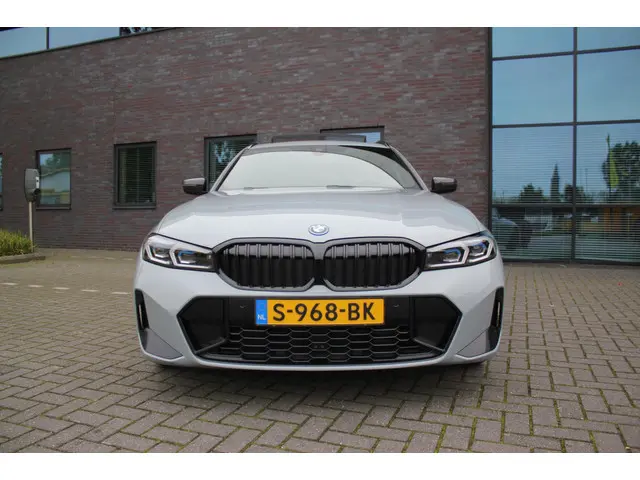 BMW 3 Serie Touring 320e 2023 Hybride Benzine 2