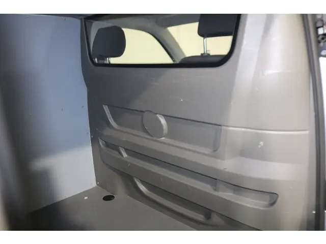 Volkswagen Transporter 2.0 TDI L1 H1 Airco 2022 Diesel 17