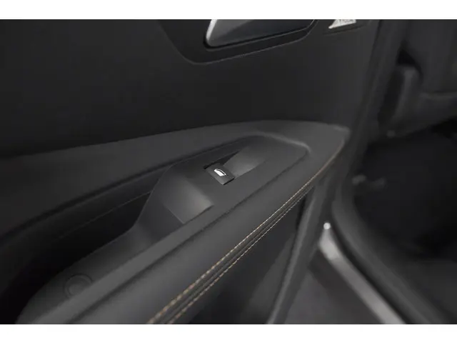 Peugeot 3008 1.6 PureTech 180 GT Line 2019 Benzine 36