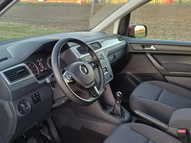 Volkswagen Caddy Maxi 1.0 TSI Comfortline 2016 Benzine 19
