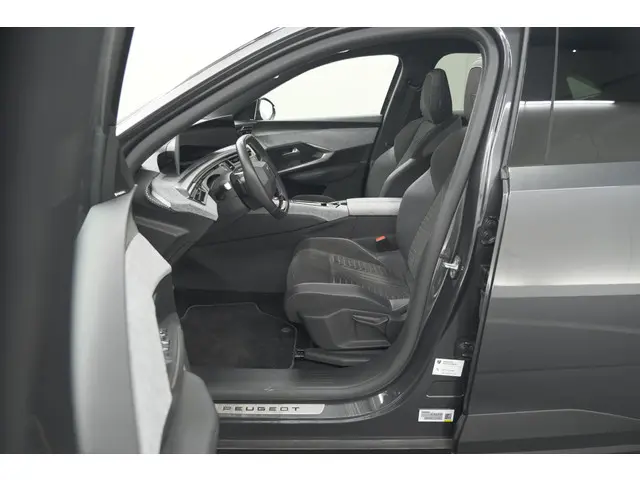 Peugeot 3008 1.2 Hybrid 136 GT 2025 Hybride Benzine 25