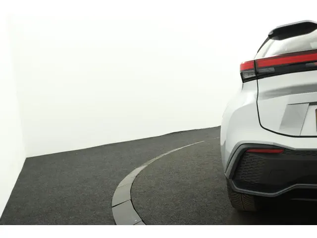 Toyota C-HR 1.8 Hybrid 140 Dynamic 2024 Hybride Benzine 41