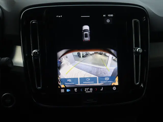 Volvo XC40 2.0 B4 Plus Dark 2025 Benzine 32