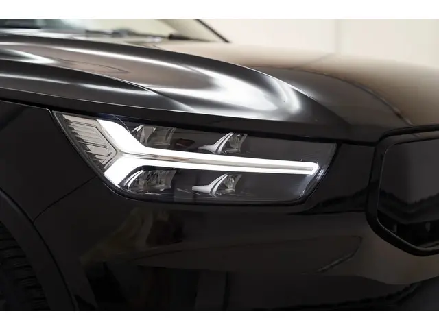 Volvo XC40 P8 Recharge AWD R-Design 2021 Elektrisch 31