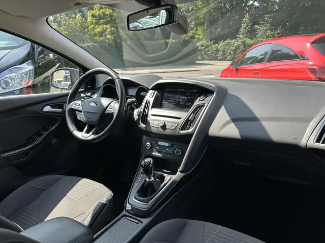 Ford Focus Wagon 1.0 EcoBoost Titanium 2016 Benzine 8