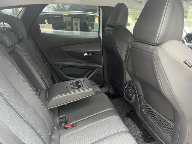 Peugeot 3008 1.2 Turbo 130 PK 2021 Benzine 21