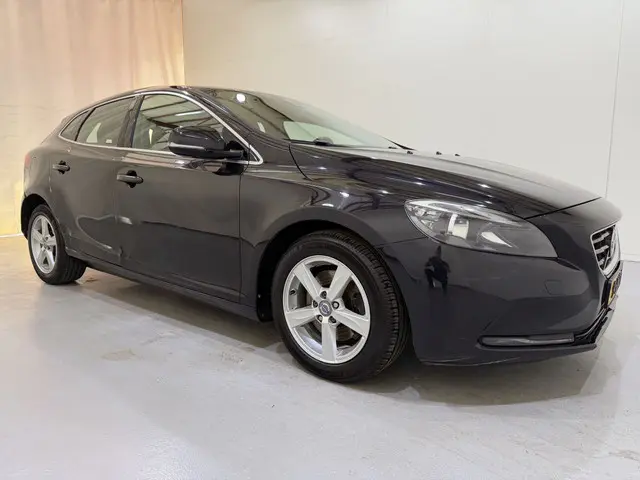 Volvo V40 V-40 1.6 T2 Momentum Navi 2014 Benzine 31