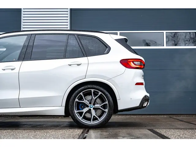 BMW X5 xDrive45e High Executive 2022 Hybride Benzine 48